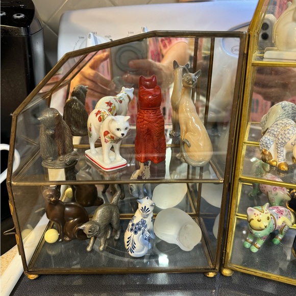 Franklin Mint - 2 side glass cases with 15 high end cat figurines. 2 of 2 - Picture 2 of 6